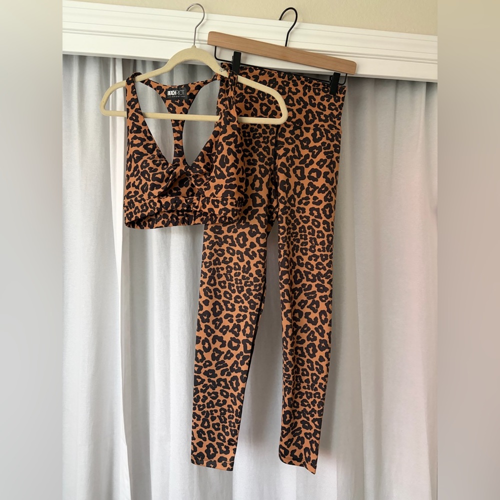 Beach Riot Piper High Rise Leopard Print Leggings & Twist Top - Picture 2 of 5